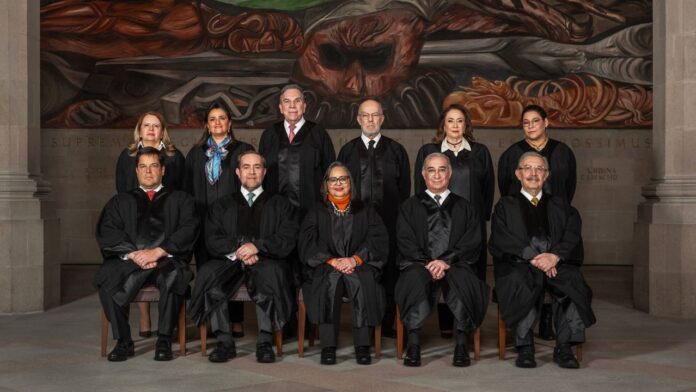 Sheinbaum aplaude reducción de sueldos en la SCJN