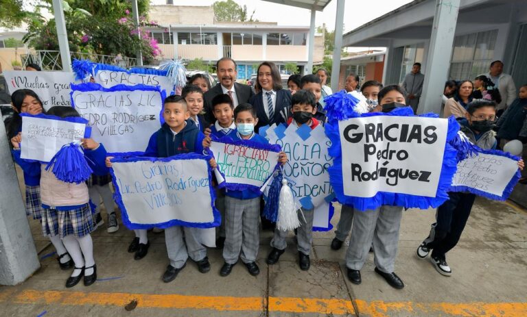 Pedro Rodríguez entrega 5 aulas equipadas y nuevos núcleos sanitarios en la escuela Emma Godoy Lovato