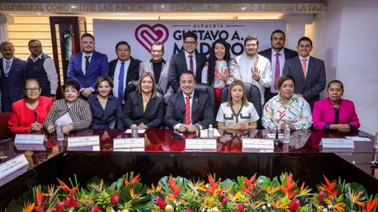 Janecarlo Lozano toma protesta a concejales