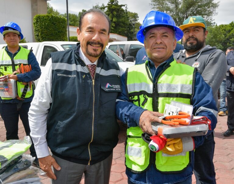 Pedro Rodríguez entrega vehículos y equipo para fortalecer los servicios públicos