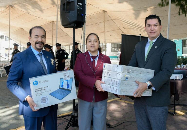 Pedro Rodríguez Festeja el 46° Aniversario de la Escuela Normal de Atizapán de Zaragoza