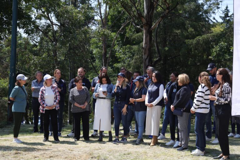 Entregan repavimentación en Bosques de la Herradura en Huixquilucan