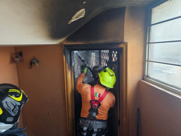 PROTECCIÓN CIVIL DE ÁLVARO OBREGÓN SOFOCA INCENDIO EN EL ALFALFAR Y CONTROLA FUGA DE GAS EN COLEGIO DE CHIMALISTAC