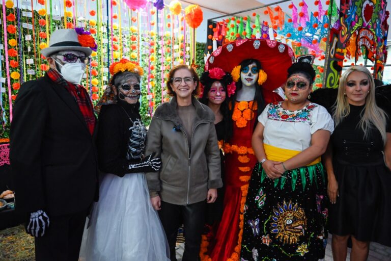 Naucalpan celebra Día de Muertos con multitudinario desfile de Catrinas y ofrendas