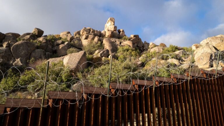 EUA endurece las restricciones al asilo en frontera con México