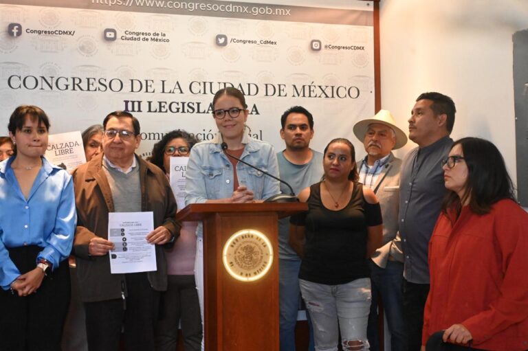 Vecinos de Coyoacán exigen liberar Avenida Taxqueña y regular el comercio informal