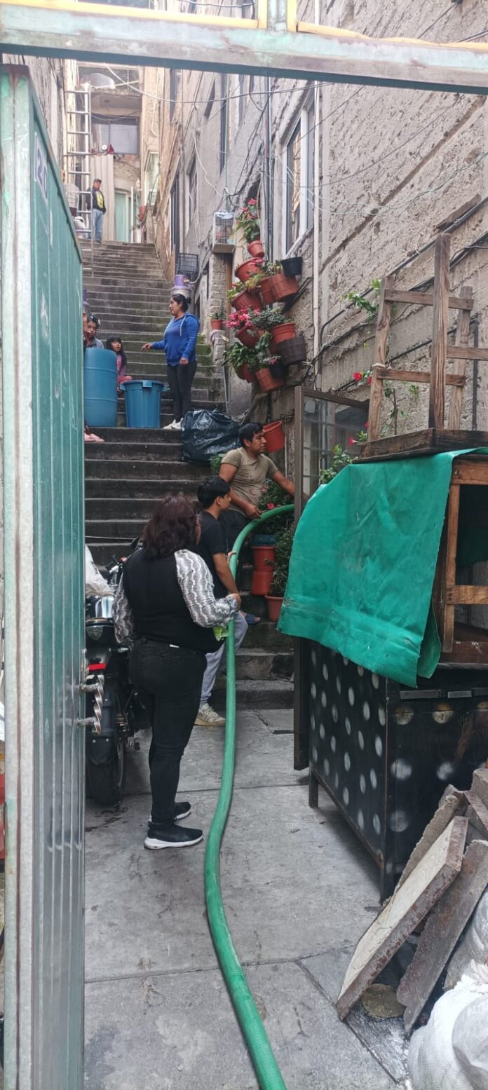 Naucalpan intensifica entrega de agua ante fallas en suministro de la CAEM