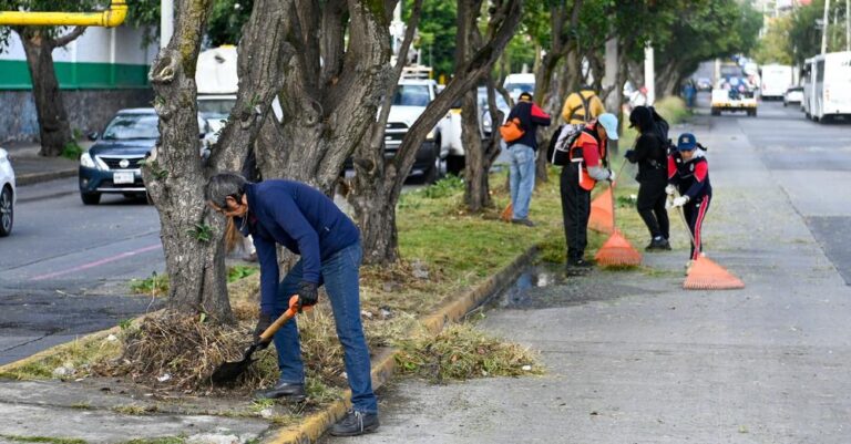 ‘Barriendo la Casa’ Recorre la Avenida Adolfo López Mateos en Naucalpan ‘Barriendo la Casa’ Recorre la Avenida Adolfo López Mateos en Naucalpan