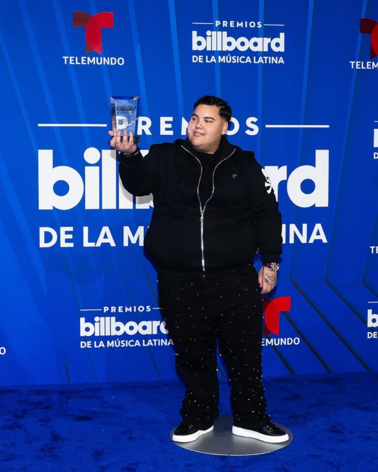 ¡Orgullo nacional! FloyyMenor gana el primer Billboard para Chile con “Gata Only” y se convierte en la Mejor Canción Latina del Año