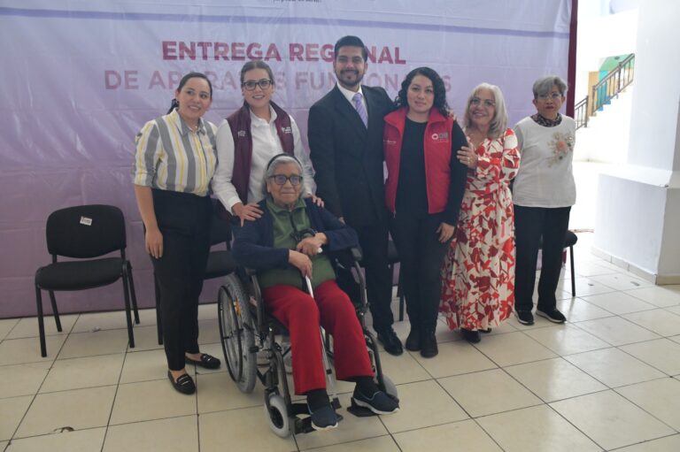 Nezahualcóyotl es sede de la entrega regional de aparatos funcionales para adultos mayores en situación de vulnerabilidad