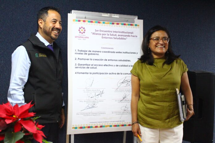 Firman compromisos para mejorar la salud en Iztapalapa