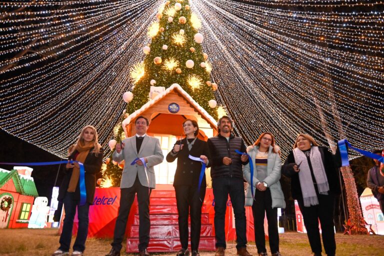 “Millones de lucecitas nos anuncian que la Navidad ya llegó a Naucalpan”: Angélica Moya Marín