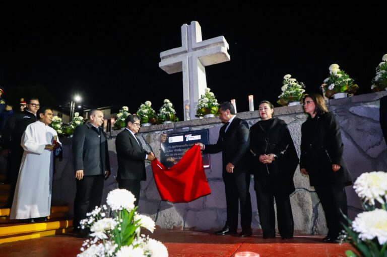 Tlalnepantla honra a víctimas de la explosión de 1984 en San Juan Ixhuatepec con ceremonia solemne