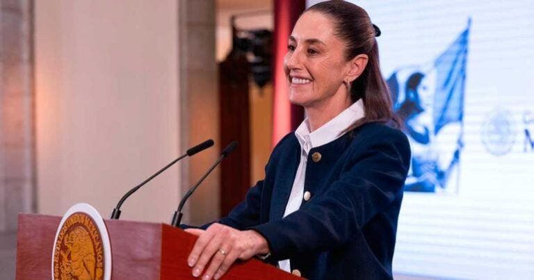 ‘A un arancel vendrá otro en respuesta’, revira Sheinbaum a amenazas de Trump