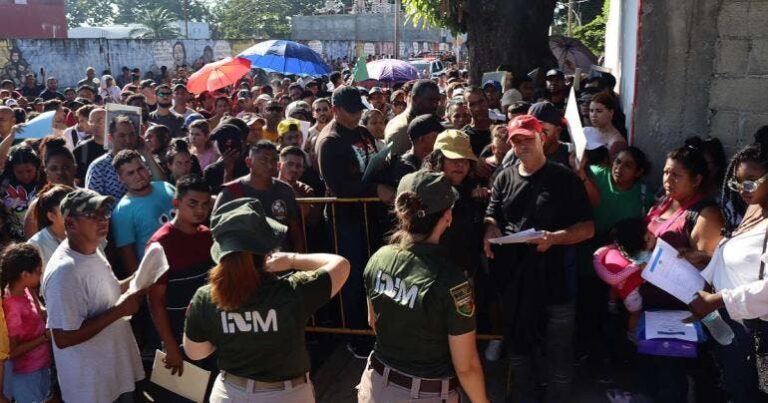 Migrantes en Chiapas buscan apresurar trámites previo a comicios en EU