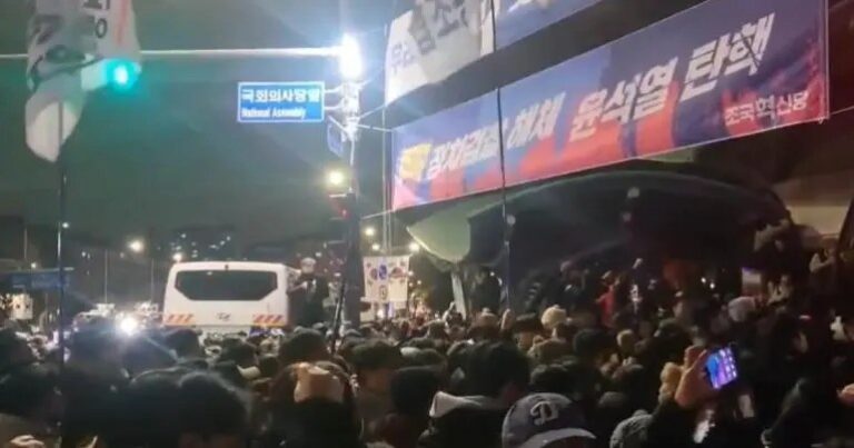 La Asamblea Nacional de Corea del Sur revoca la ley marcial entre protestas masivas