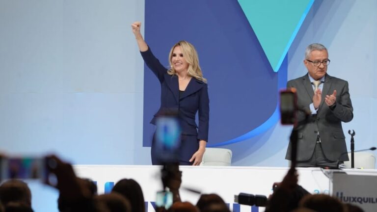 “¡No les voy a fallar!”: Romina Contreras al tomar protesta como presidenta reelecta de Huixquilucan