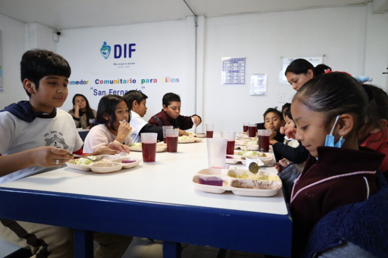 ENTREGA HUIXQUILUCAN MÁS DE 2 MILLONES DE DESAYUNOS EN ESCUELAS Y COMEDORES COMUNITARIOS ENTREGA HUIXQUILUCAN MÁS DE 2 MILLONES DE DESAYUNOS EN ESCUELAS Y COMEDORES COMUNITARIOS