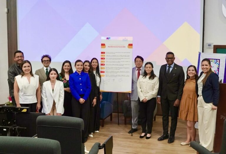 Gobiernos de México y el mundo firman Compromiso de Ciudades Familiarmente Sostenibles con el IAPF