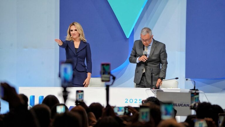 “¡No les voy a fallar!”: Romina Contreras Carrasco asume su segundo mandato como alcaldesa de Huixquilucan