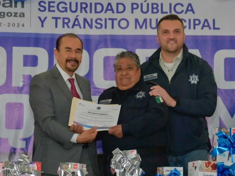FESTEJA PEDRO RODRÍGUEZ A LOS POLICÍAS DE ATIZAPÁN DE ZARAGOZA; RECONOCE SU LABOR EN LA BAJA DE PERCEPCIÓN DE INSEGURIDAD PARA CONVERTIR AL MUNICIPIO EN EL MÁS SEGURO DEL ESTADO DE MÉXICO