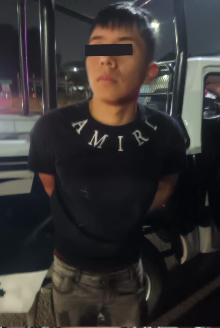 Detienen a presunto responsable de robo de vehículo tras operativo en Tlalnepantla