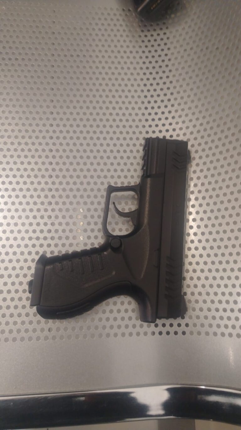 POLICÍA DE TLALNEPANTLA DESPLIEGA OPERATIVO PARA DETENER A UNA  BANDA, QUIENES MOMENTOS ANTES HABÍAN ROBADO DOS CAMIONETAS DE UNA EMPRESA DE PAQUETERÍA