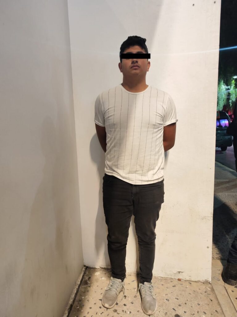 Policías municipales de Texcoco aseguraron a cuatro por portación de arma de fuego