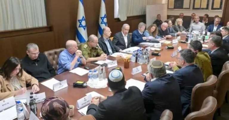 Israel aprueba alto el fuego e intercambio de rehenes por presos con Hamás