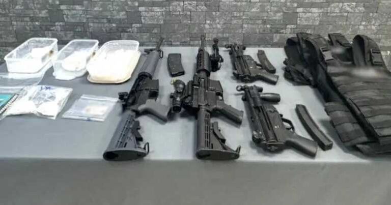 Aseguran arsenal y droga en cateo en Juárez, Nuevo León