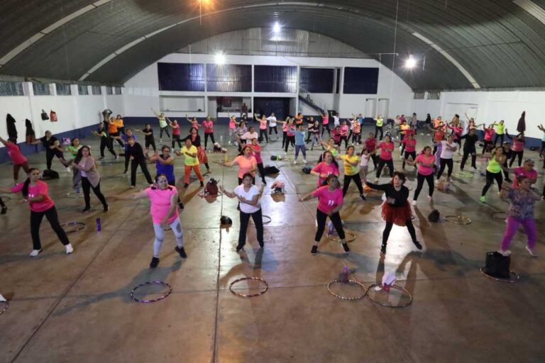 Más de 200 mujeres participan en Clase Masiva de Zumba en Huixquilucan
