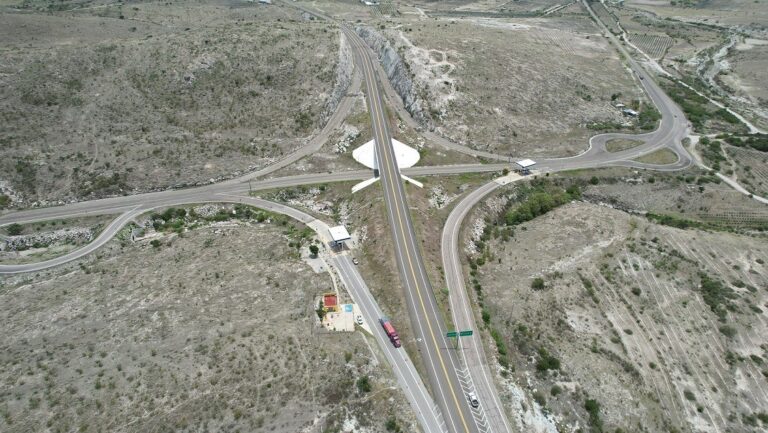 Inauguran tramo final de la carretera Mitla-Tehuantepec II
