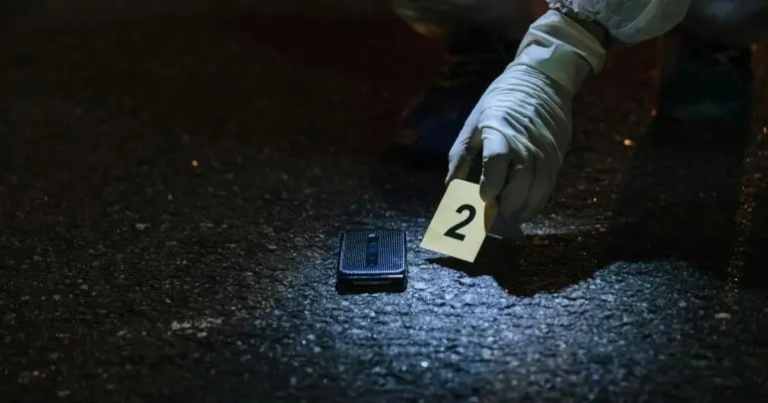 Asesinan a balazos a una mujer frente a sus hijos en Monterrey