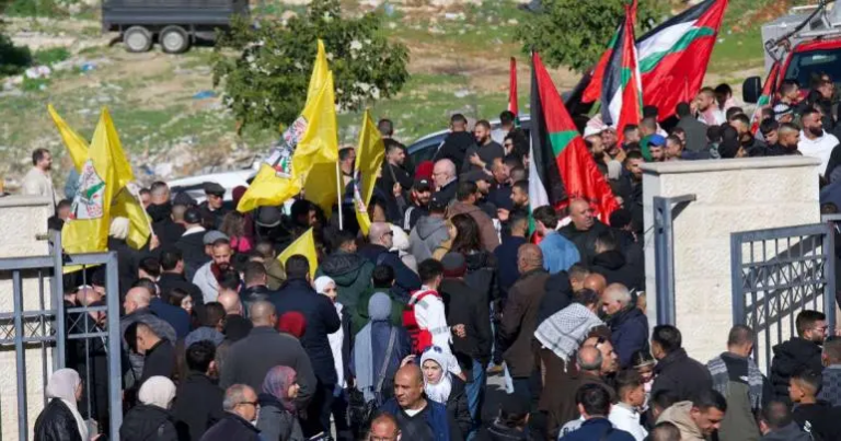 Israel anuncia la liberación de los 200 presos palestinos a cambio de rehenes israelíes