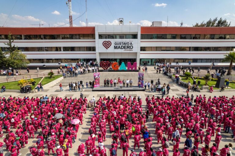 Janecarlo Lozano presenta a 900 nuevos trabajadores para mejorar los espacios públicos en GAM