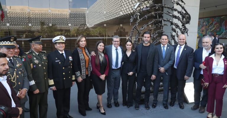 Las Fuerzas Armadas son pilar de la defensa nacional y la soberanía del país: Ricardo Monreal