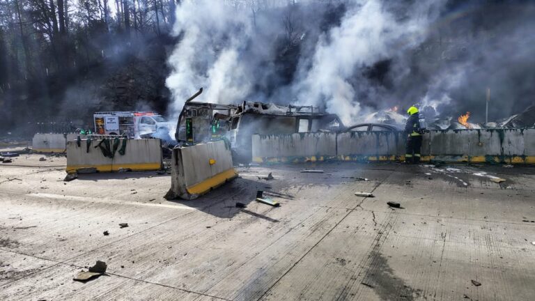 Emergencia en la México-Puebla: Incendio de pipa de gas provoca cierre total de la autopista