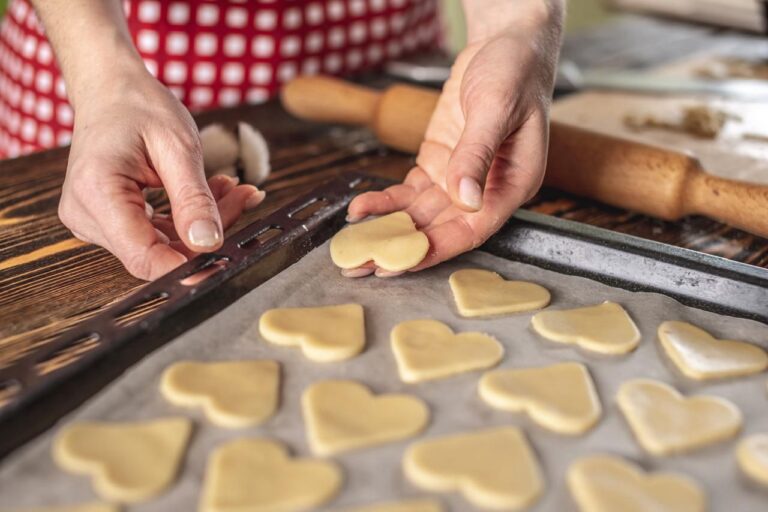 Celebra San Valentín con estas galletas caseras en solo 5 pasos