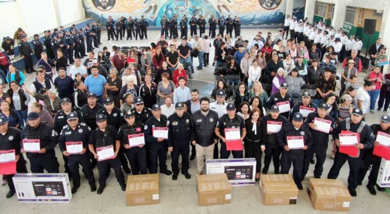 Policías de Naucalpan Reciben Incentivos por su Valor y Compromiso