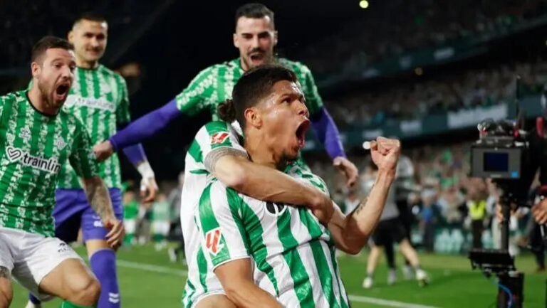 Betis doblega al Sevilla en el clásico y suma seis triunfos consecutivos
