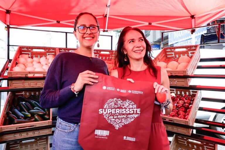 Dunia Ludlow Deloya da inicio al SuperMóvil del SuperISSSTE en Tlalpan