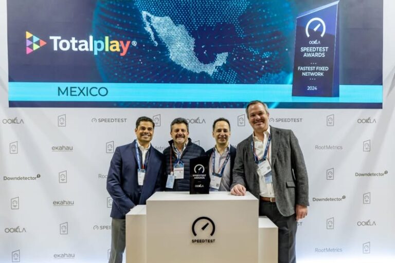 CEO de Totalplay, Eduardo Kuri, recibe premio en el MWC 2025 de Barcelona, consolidando a la empresa como la mejor