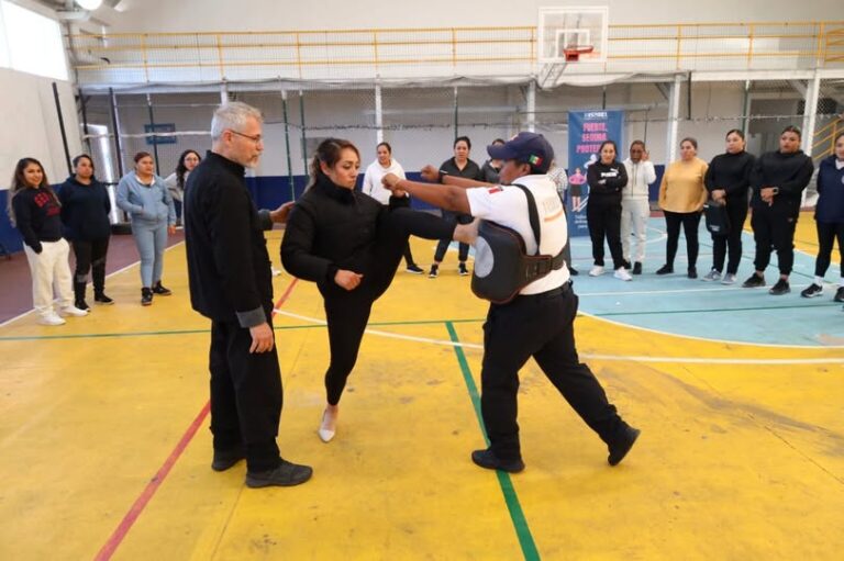 Huixquilucan refuerza seguridad con capacitación en defensa personal para policías