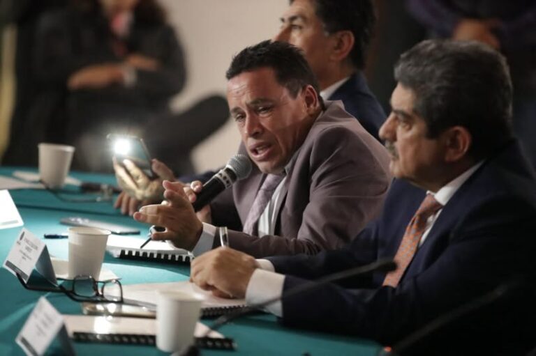 Carreteras en mal estado y corrupción, los grandes problemas que enfrentan los transportistas: Emilio Manzanilla