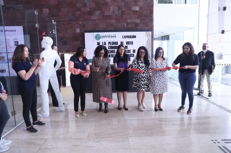 Inauguran en San Lázaro la exposición “De la pluma al voto, la conquista de los derechos políticos de las mujeres en México”