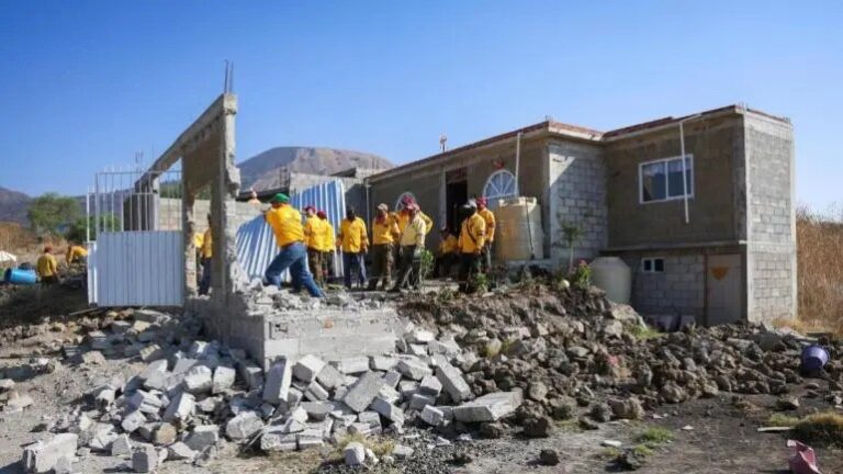 Operativo en Tláhuac desmantela asentamientos irregulares en la Sierra de Santa Catarina