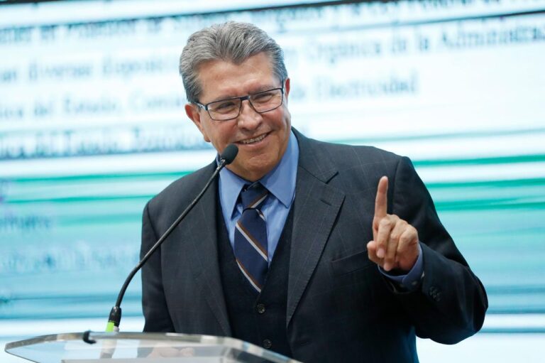 Es momento de cerrar filas con la presidenta de la República en la defensa de la patria y el país: Monreal