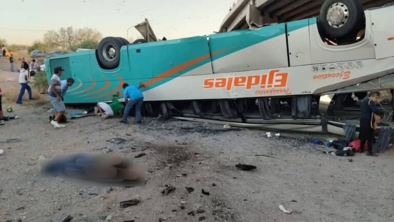 Choque entre camioneta y autobús deja 2 muertos y 29 heridos en Matamoros, Coahuila