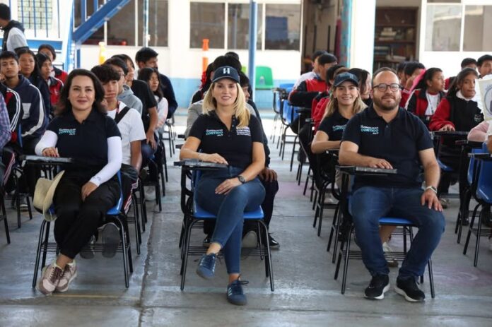 Huixquilucan refuerza educación con entrega de pupitres en Las Canteras