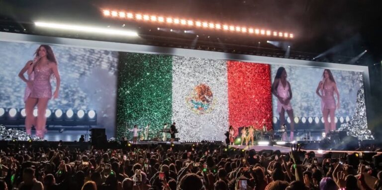 Shakira se entrega hasta las lágrimas al público mexicano en el tercero de sus siete sold outs en CDMX